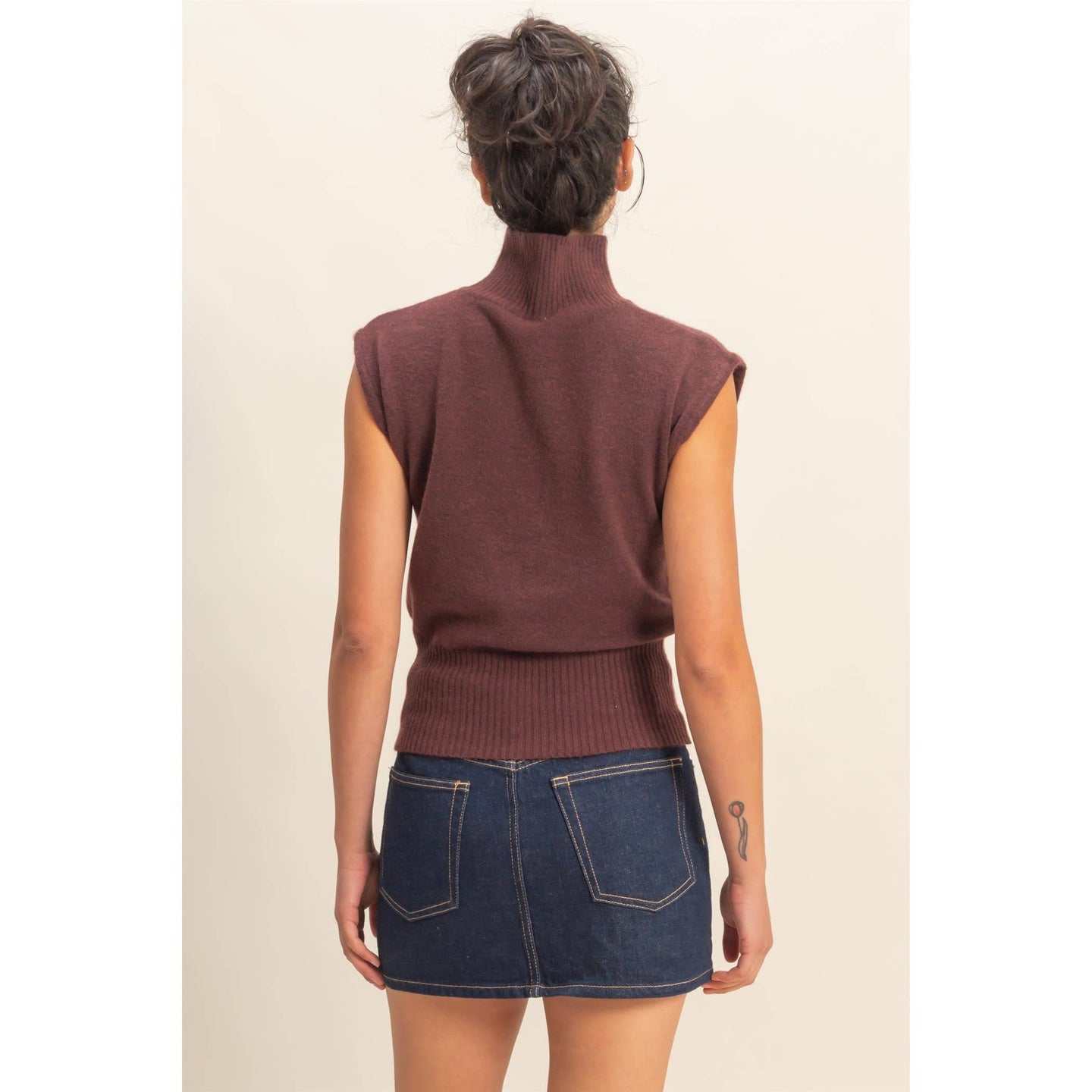 High Neck Sleeveless Top in Chestnut (REG)