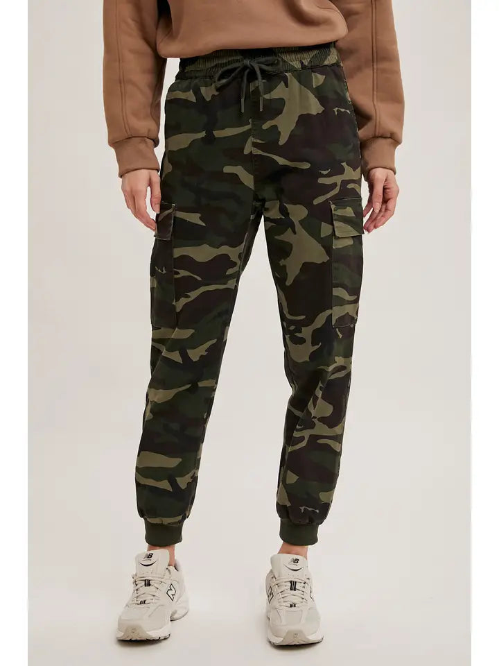 Camo Cargo Jogger Pants in OLIVE (REG)