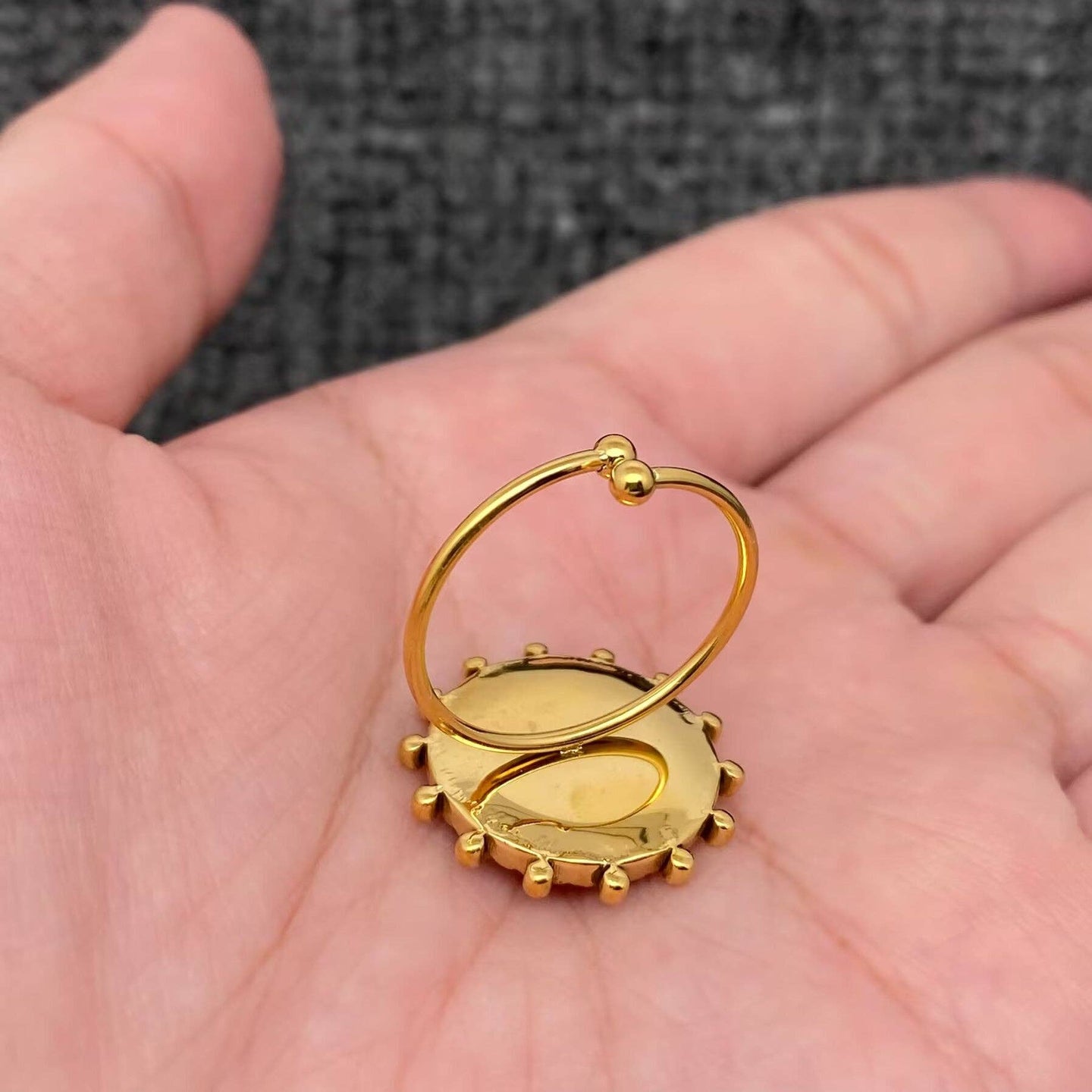 18K Shattered Shell Ring