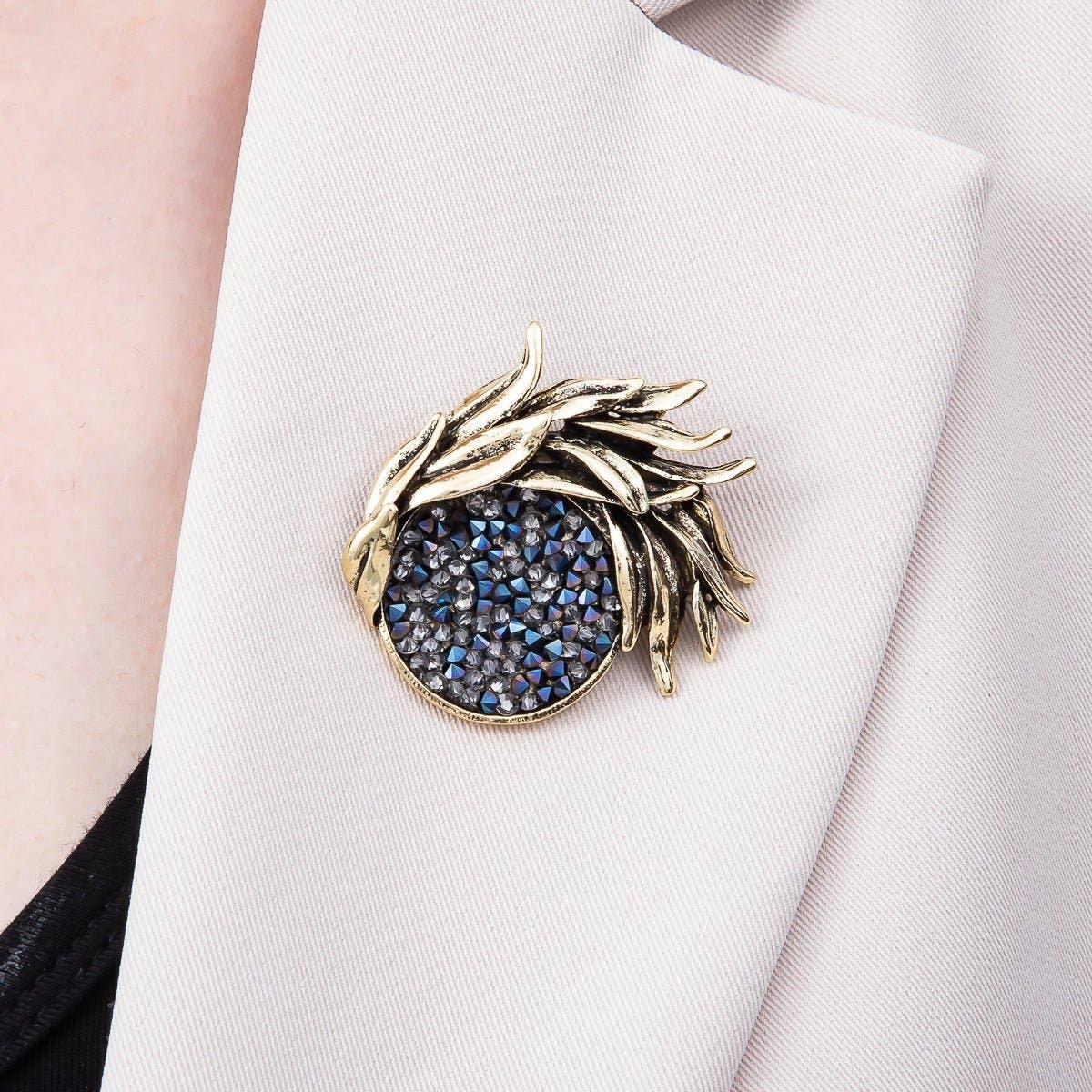 Blue Multi Vintage Round Brooch