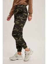 Camo Cargo Jogger Pants in OLIVE (REG)