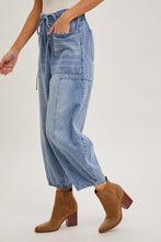 Light Wash Drawstring Barrel Jeans (REG)