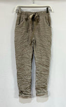 Crinkle Jogger Pants in Mocha (REG)