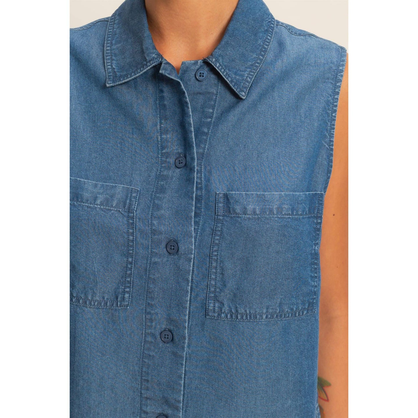 Sleeveless Dark Denim Button-Up Top (REG)