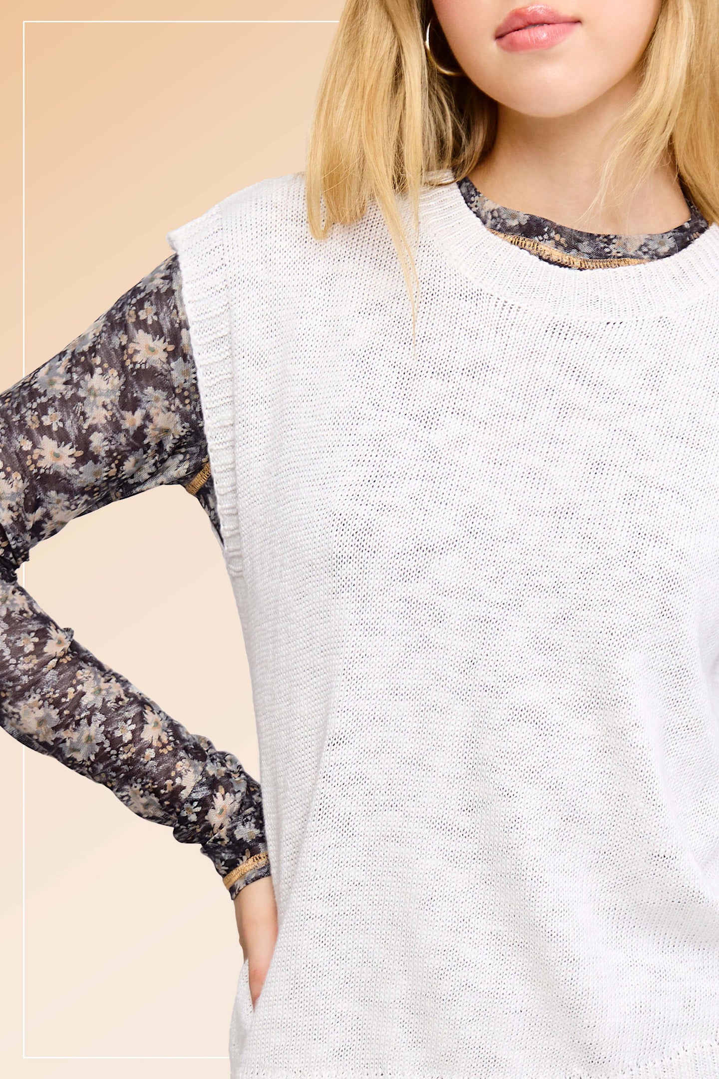 Sleeveless Ribbed Knit Sweater in White (REG)