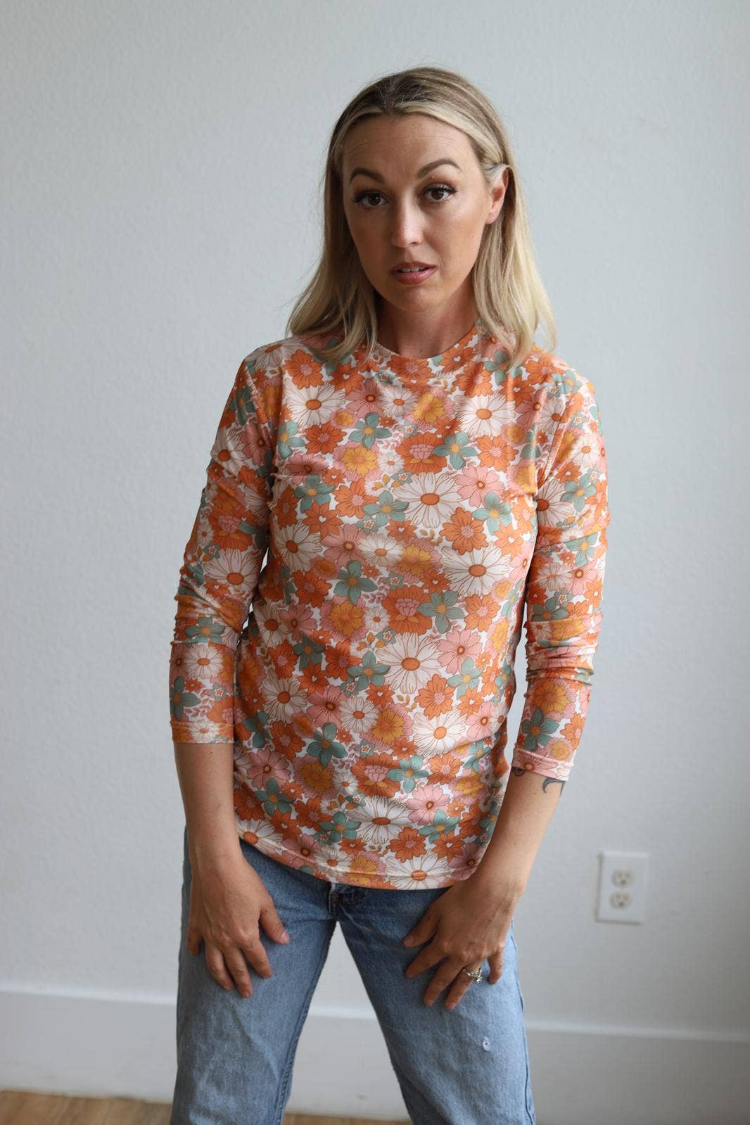 Retro Ora/Turq Floral Mesh Top (REG)