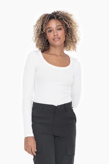 Slim Fit Scoop Top in White (REG/PLUS)