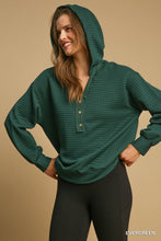 Frayed Henley Hoodie Top in Evergreen (REG)