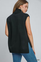 Sleeveless Turtleneck Sweater in Black (REG)