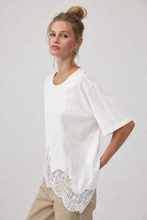 Lace Hem Slub Top in White (REG)