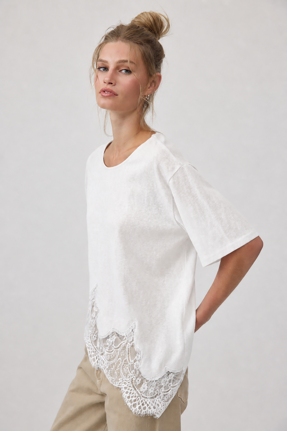 Lace Hem Slub Top in White (REG)