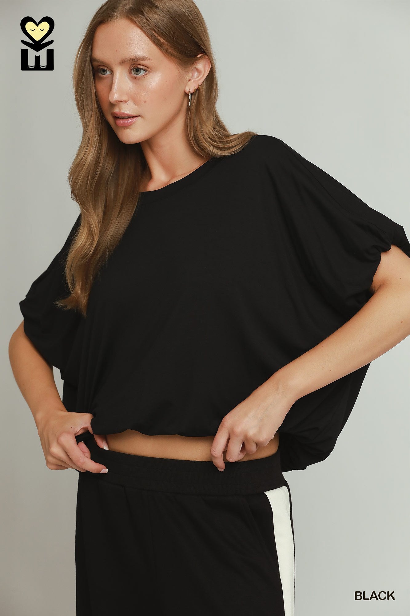 Bubble Hem and Sleeve Top in Black (REG)
