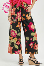 Darlene Floral Pants in Black (REG)