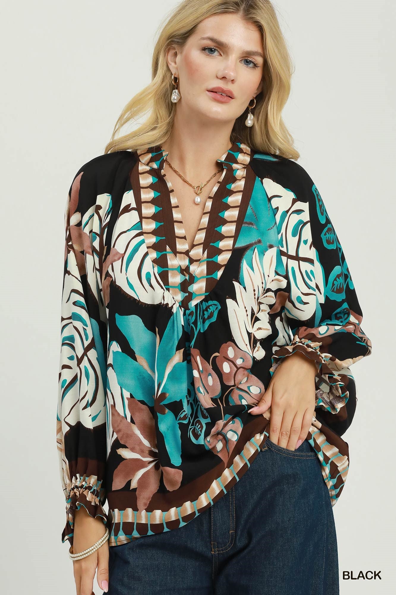 Tropical Split Neck Top in Black (REG)
