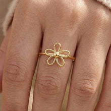 Dainty Wired Flower Ring