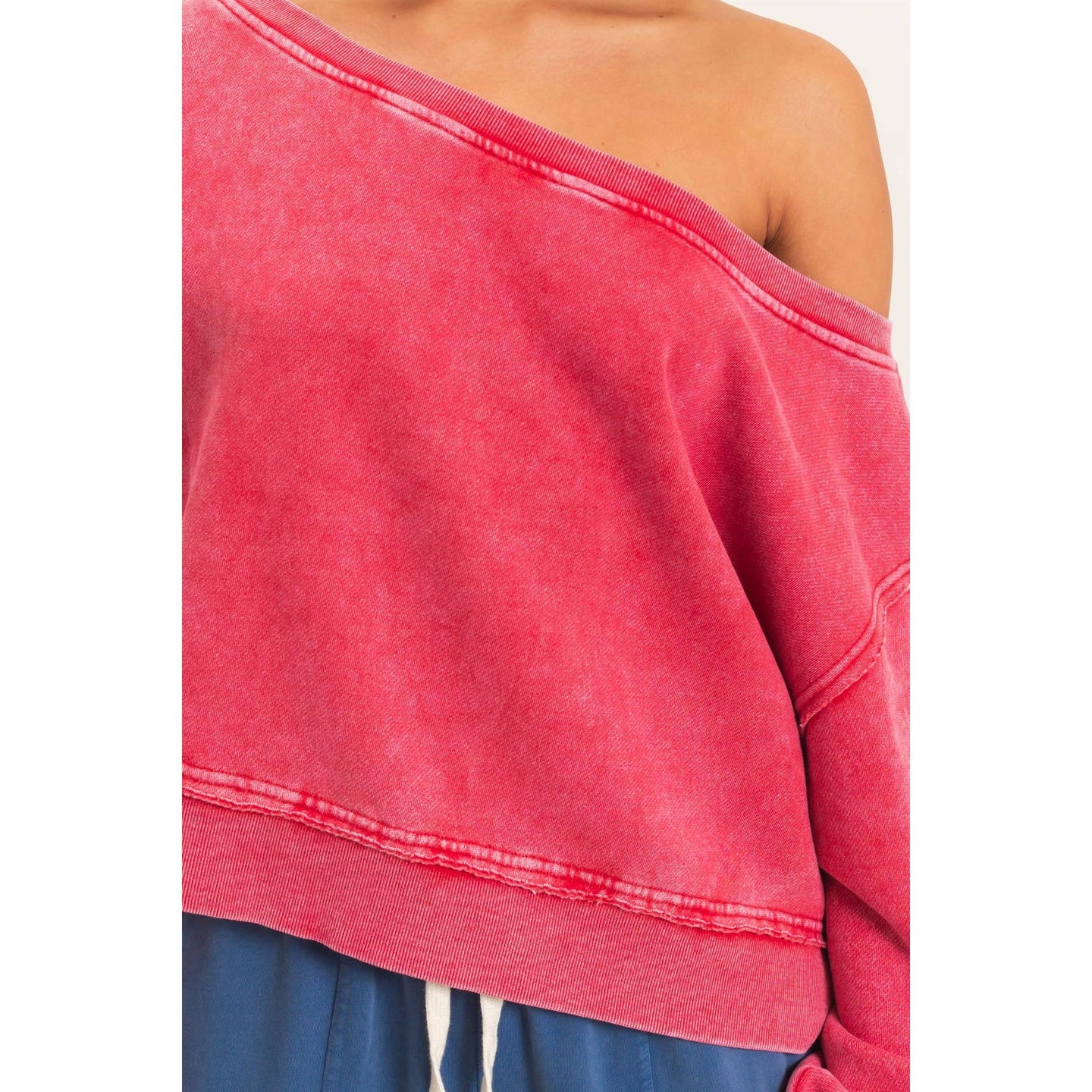 Off The Shoulder Sweatshirt in Red (REG)
