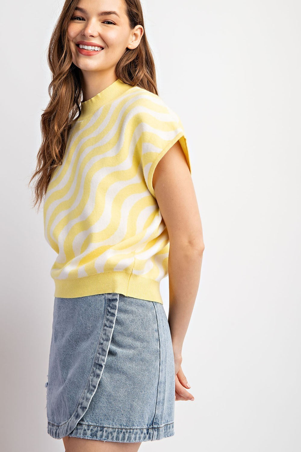 Wavy Striped Sweater in Yellow (REG)