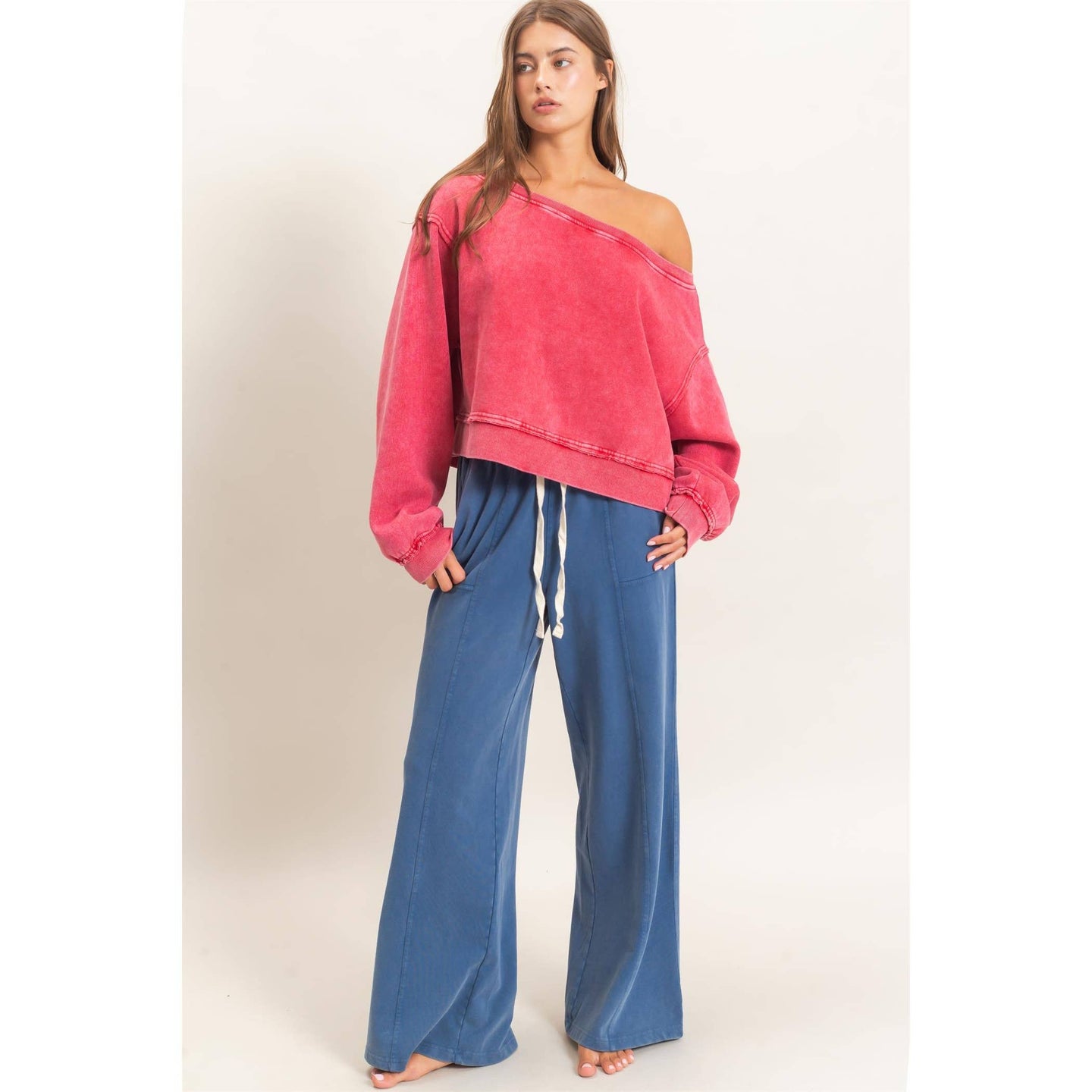 Off The Shoulder Sweatshirt in Red (REG)
