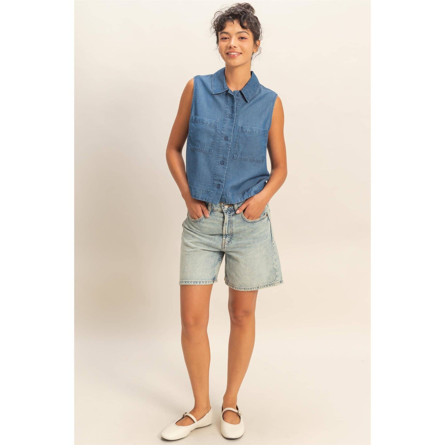 Sleeveless Dark Denim Button-Up Top (REG)
