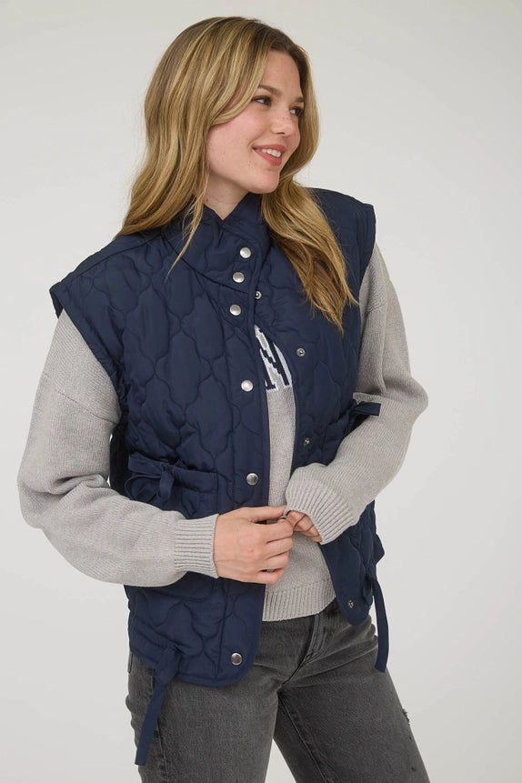 Snap Button Quilted Puffer Vest in Navy (REG)