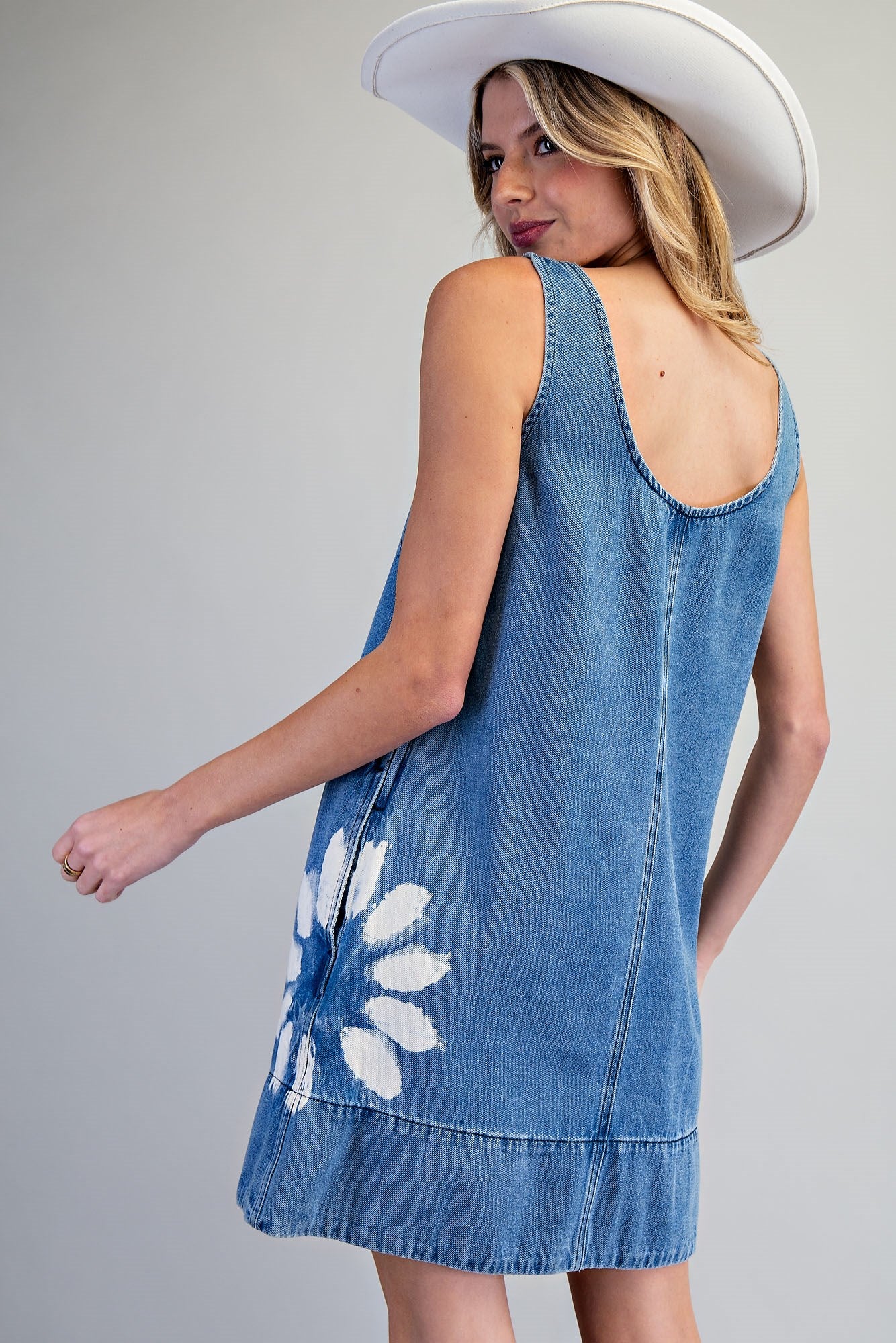 Denim Daisy Shift Dress (REG)