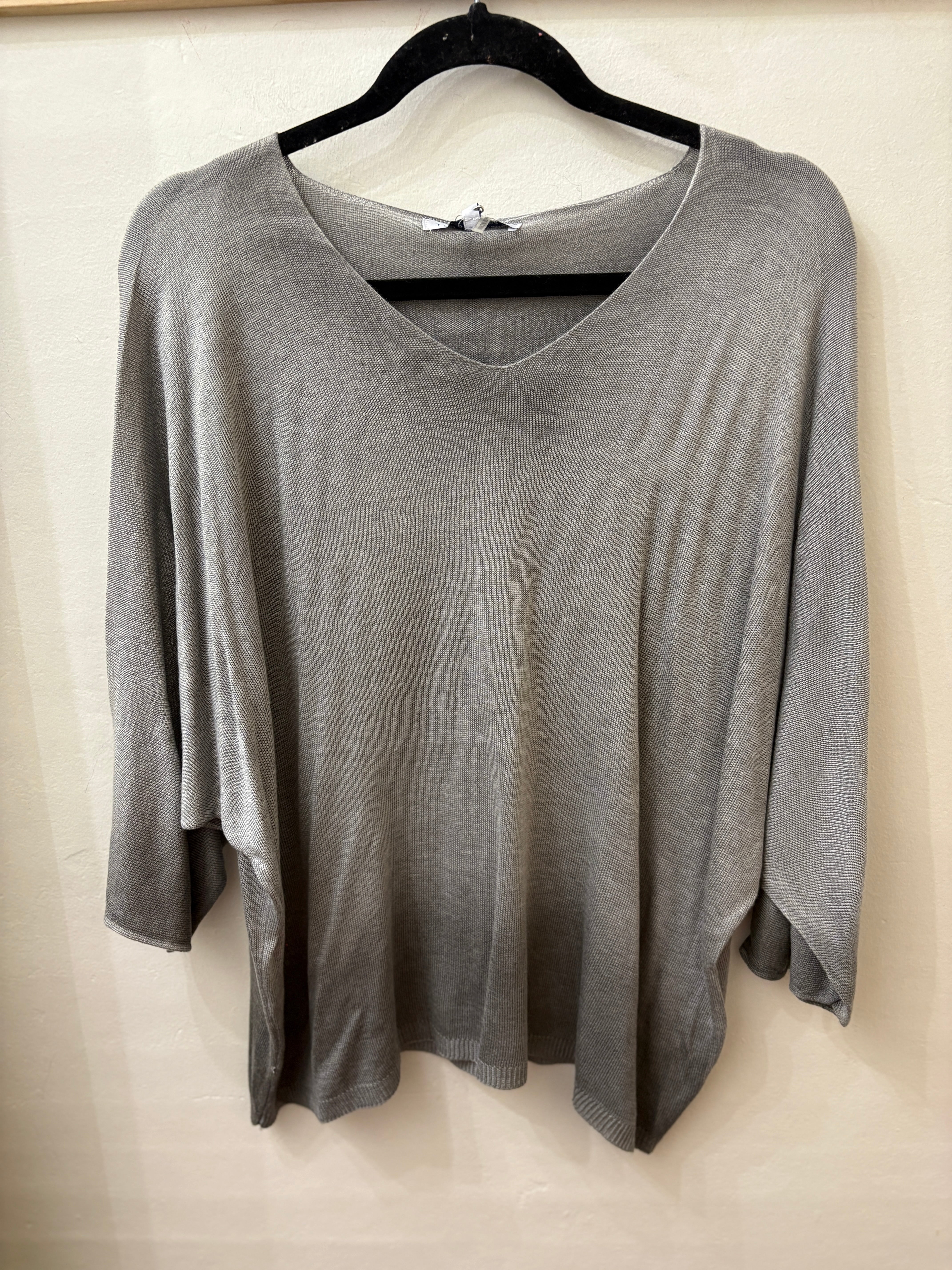 Miranda 3/4 Sleeve Top in Grey (REG)