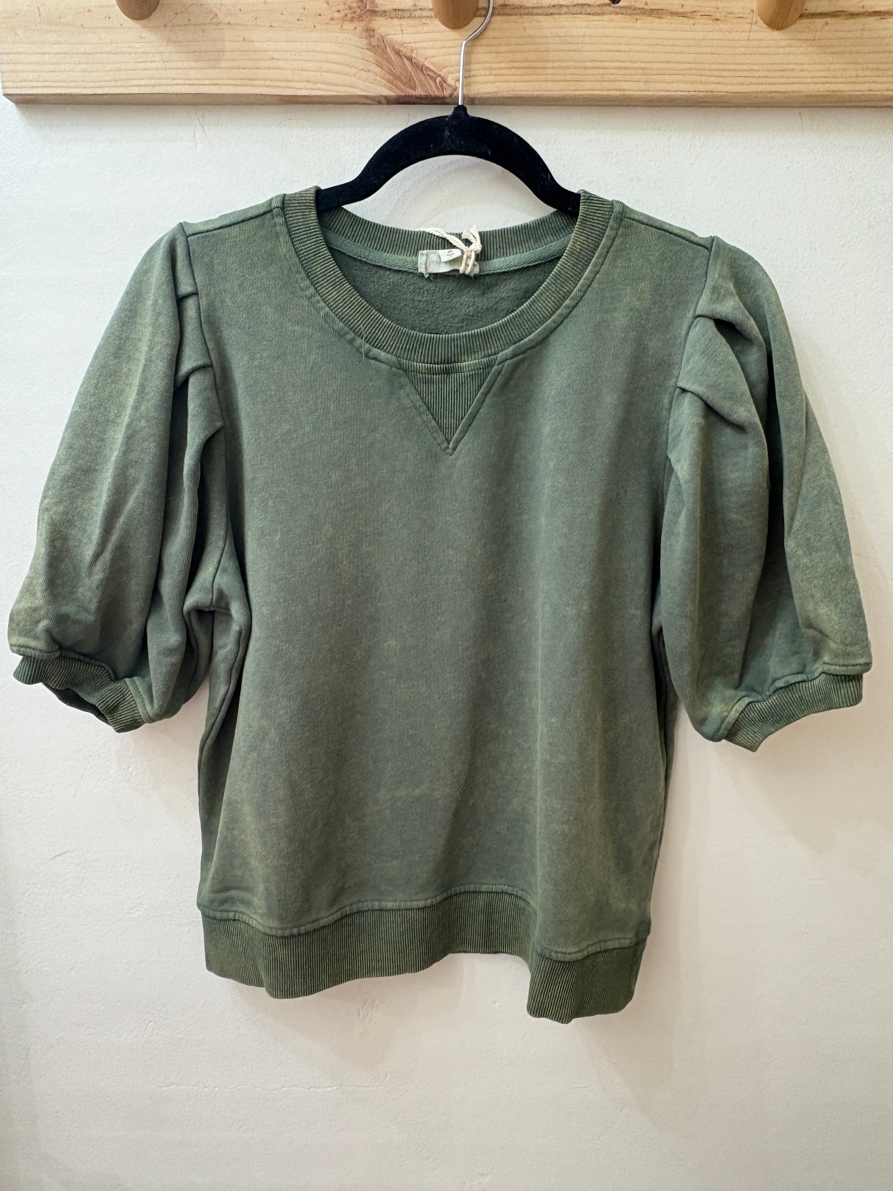 Pleated Sleeve Sweatshirt in Olive (REG)