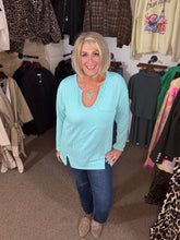 Make It So Notch Neck Top in Seafoam (REG)