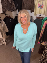 Make It So Notch Neck Top in Seafoam (REG)