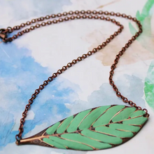 Diagonal leaf necklace