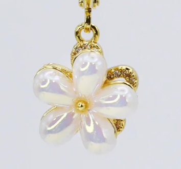 Pearl Daisy Charm
