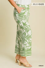 Tropical Leaf Pants in Green (PLUS)