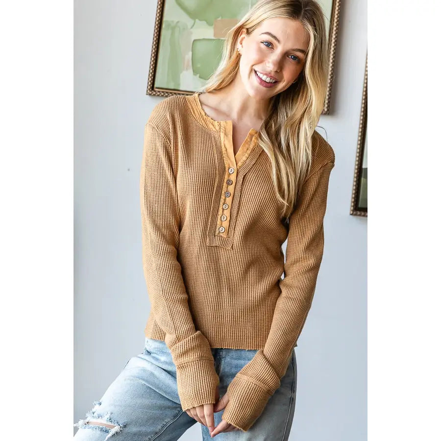 Thermal Henley Top in Coffee (REG)