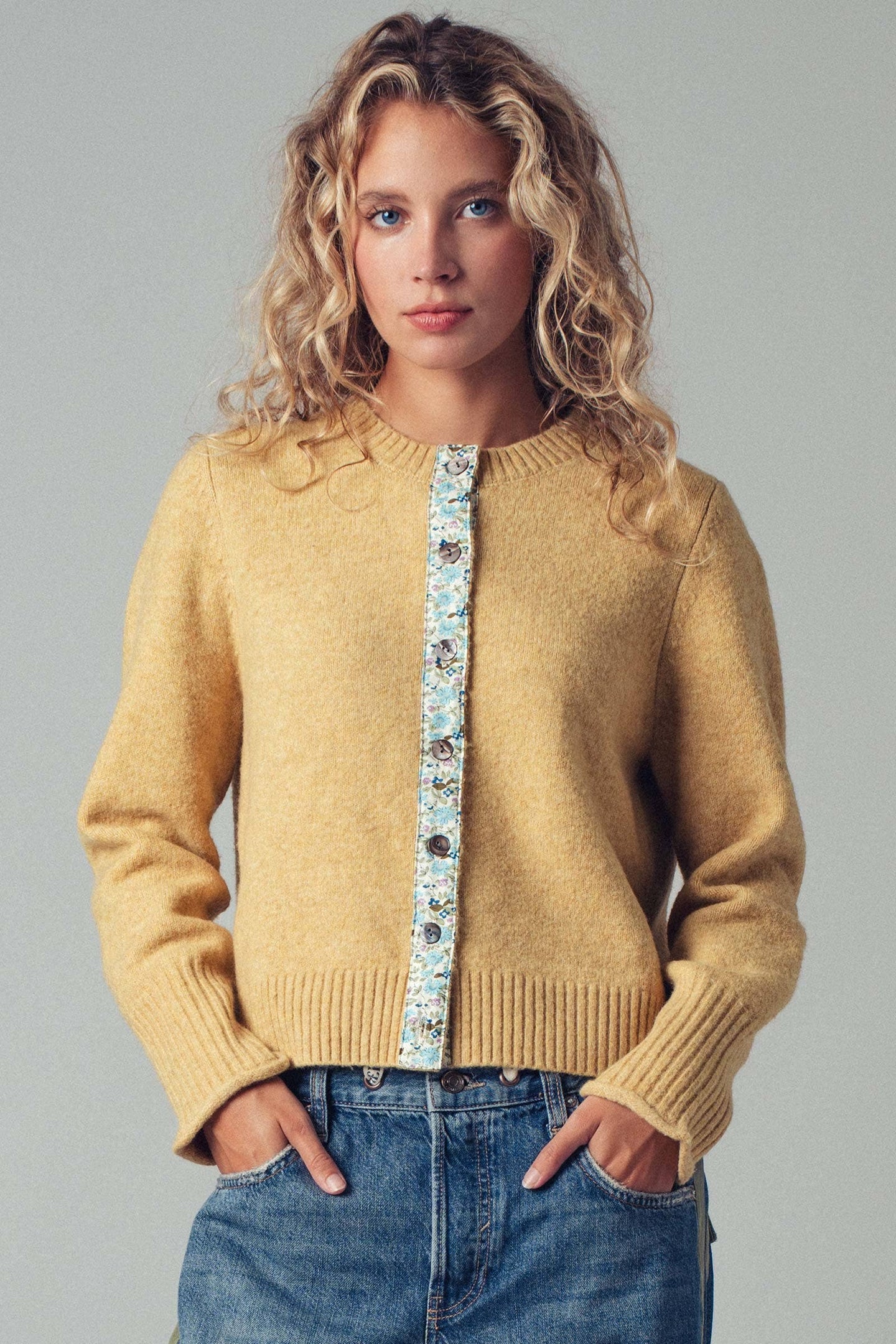Floral Trim Cardigan in Honey (REG)
