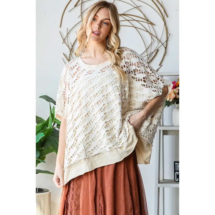 Distressed Layer Top in Cream (REG)