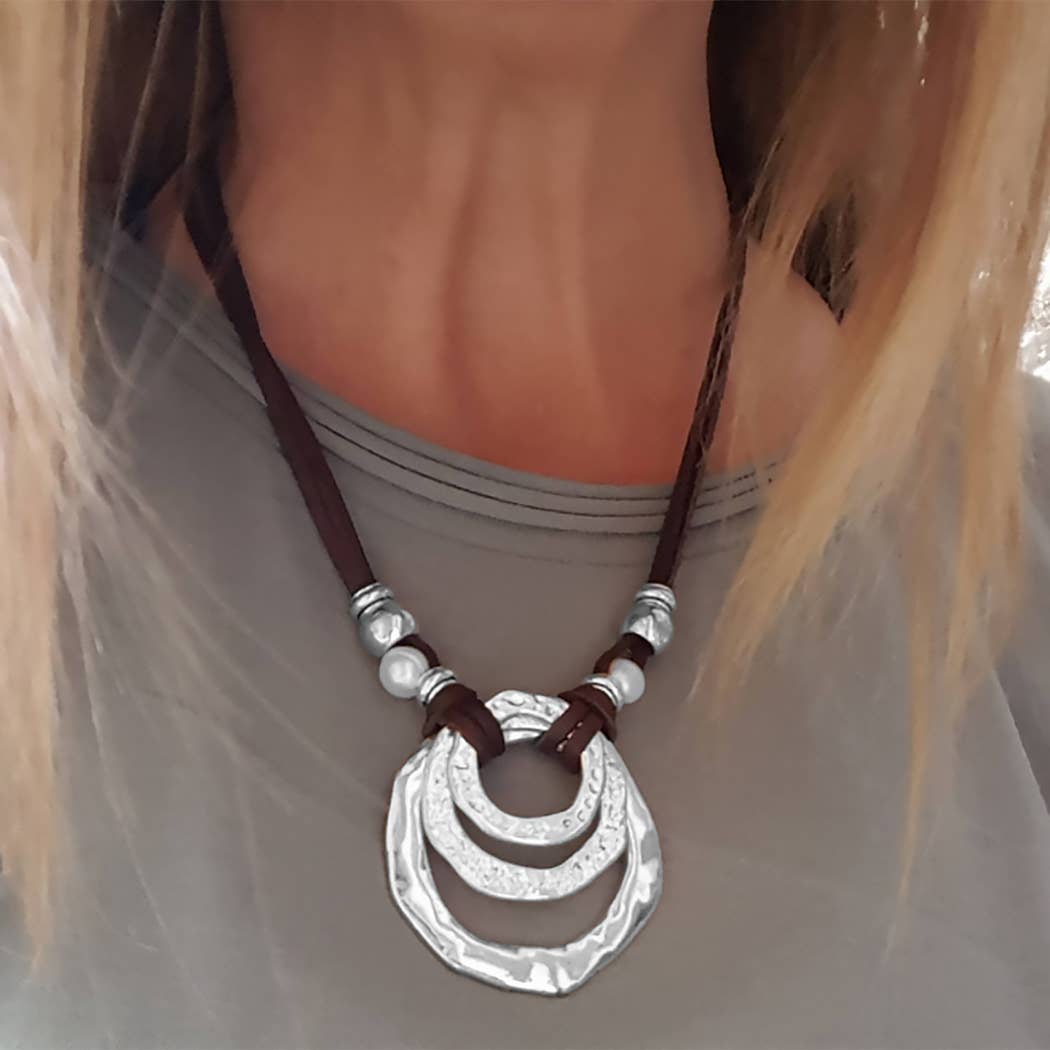 Elegant Hammered Geo Circle Necklace