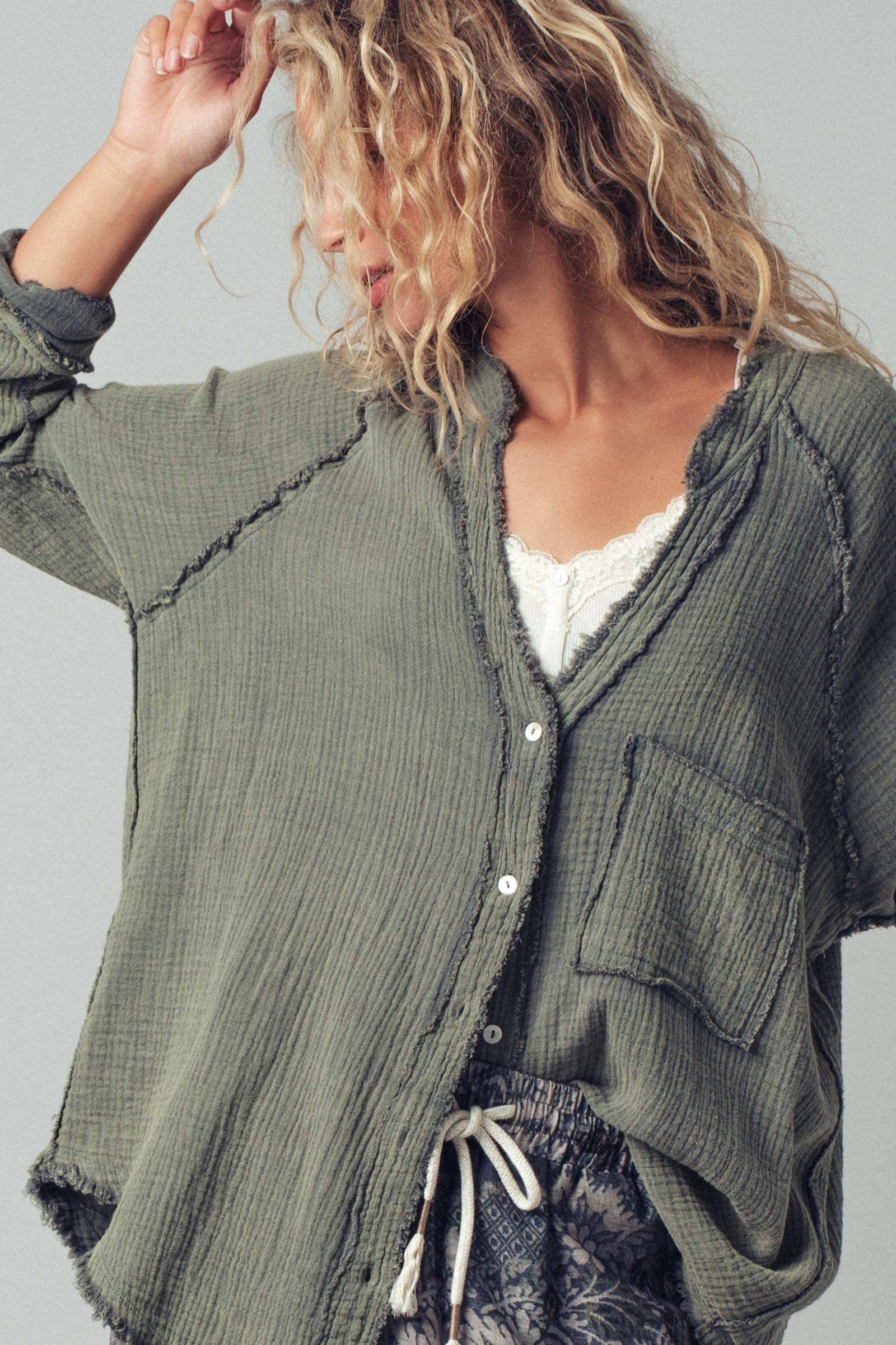 Crinkled Gauze Button Top (REG)