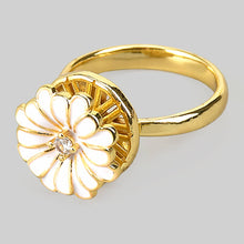 Lacquered Daisy Spinner Ring