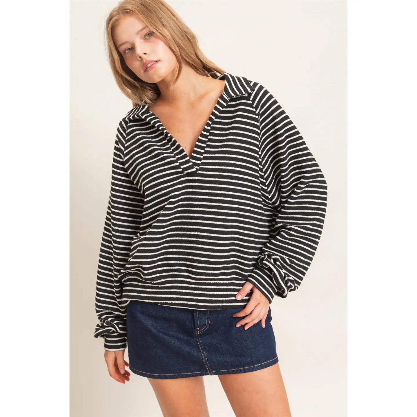 Striped Collar Sweatshirt in Black (REG)