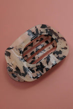 Jumbo Lay Flat Oval Claw Clip