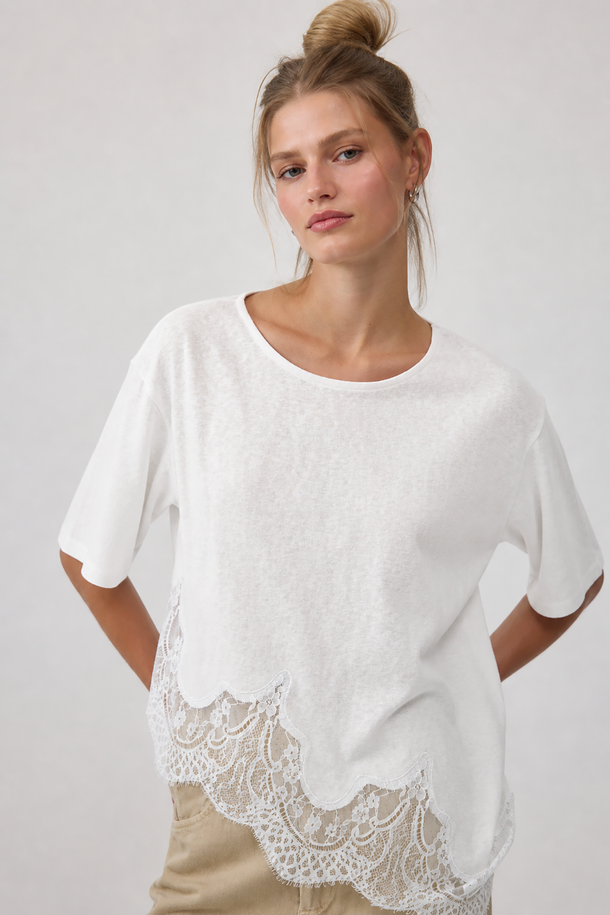 Lace Hem Slub Top in White (REG)